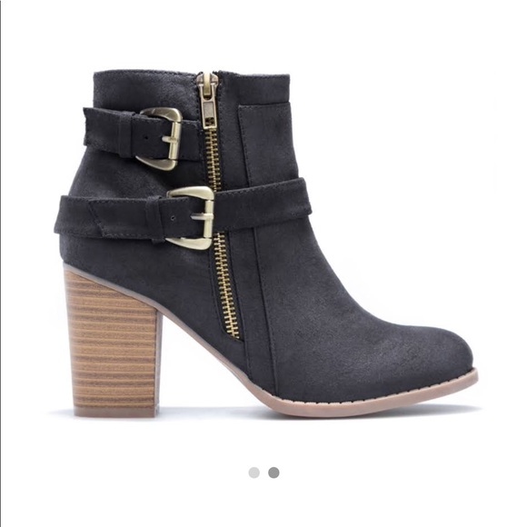 shoedazzle black booties